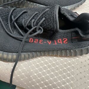 Yeezy v2 low bred Ape 779001